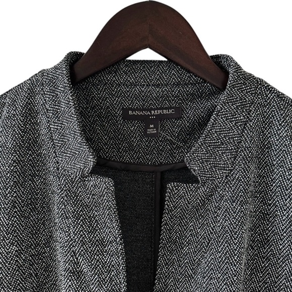 Banana Republic Black and White Herringbone Machine Washable Blazer Size Medium - Picture 4 of 10
